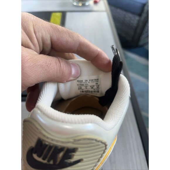 317942 171 5.5 Air Max 90 Cl G S  Metlc Summit White / Taxi Black Grnt main image 6